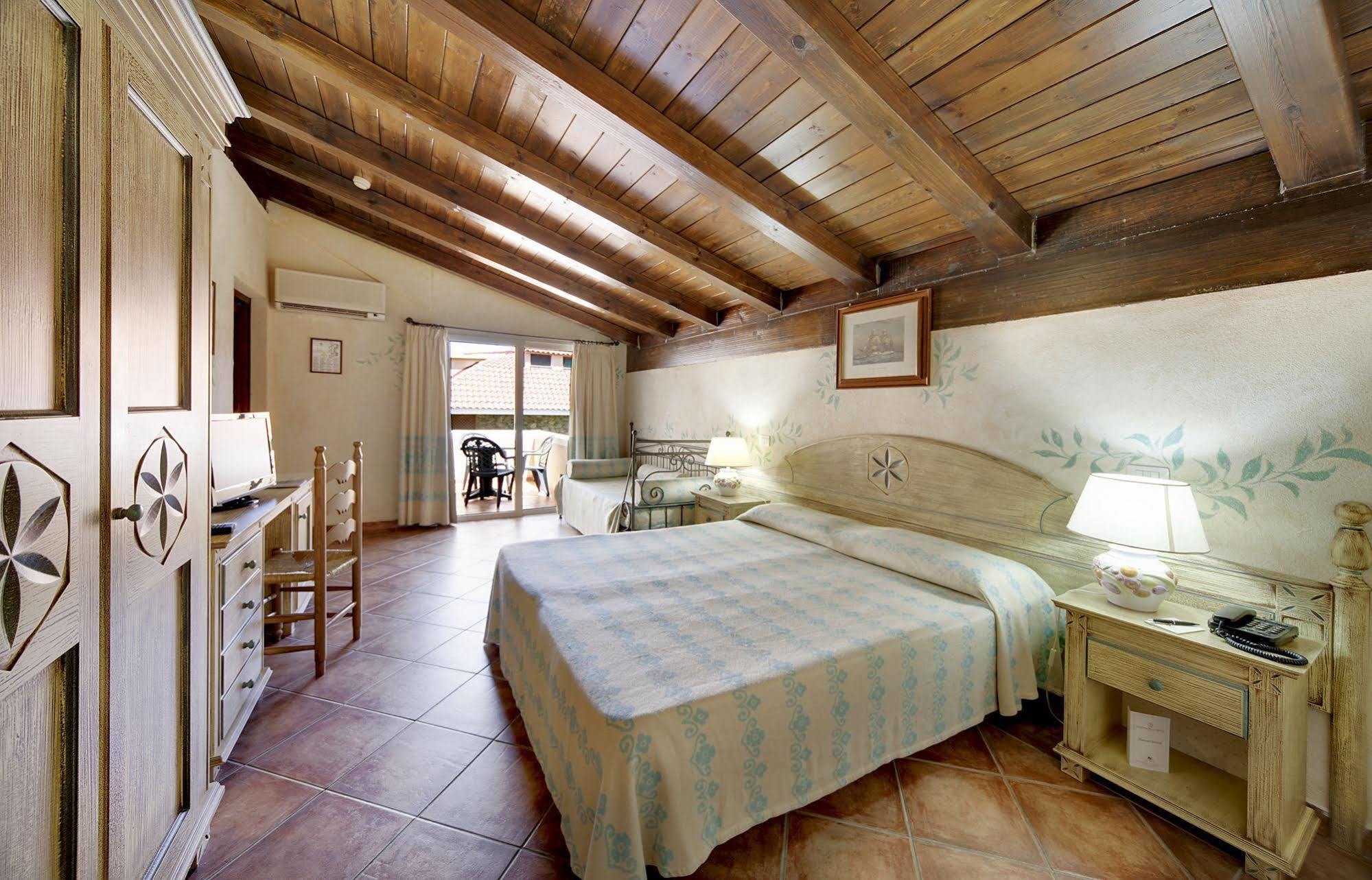 Colonna Beach Hotel Marinella 마리넬라 외부 사진